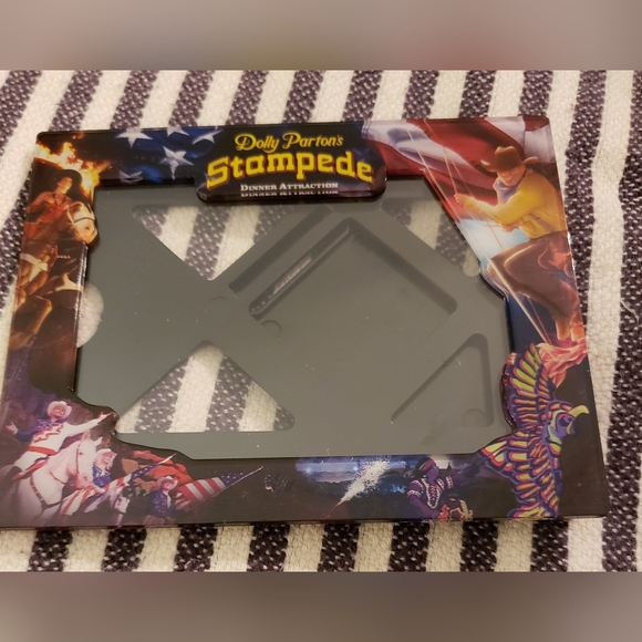 Dolly Parton's Dixie Stampede 2007 2PC Collector's Items - Picture 10 of 14